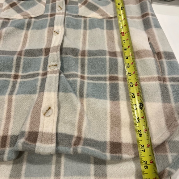 oversized button down fleece shacket light blue beige white plaid cabin cozy - Picture 4 of 10